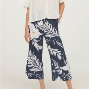H&M Anna Glover Gray Floral Wide Leg Pants size 6